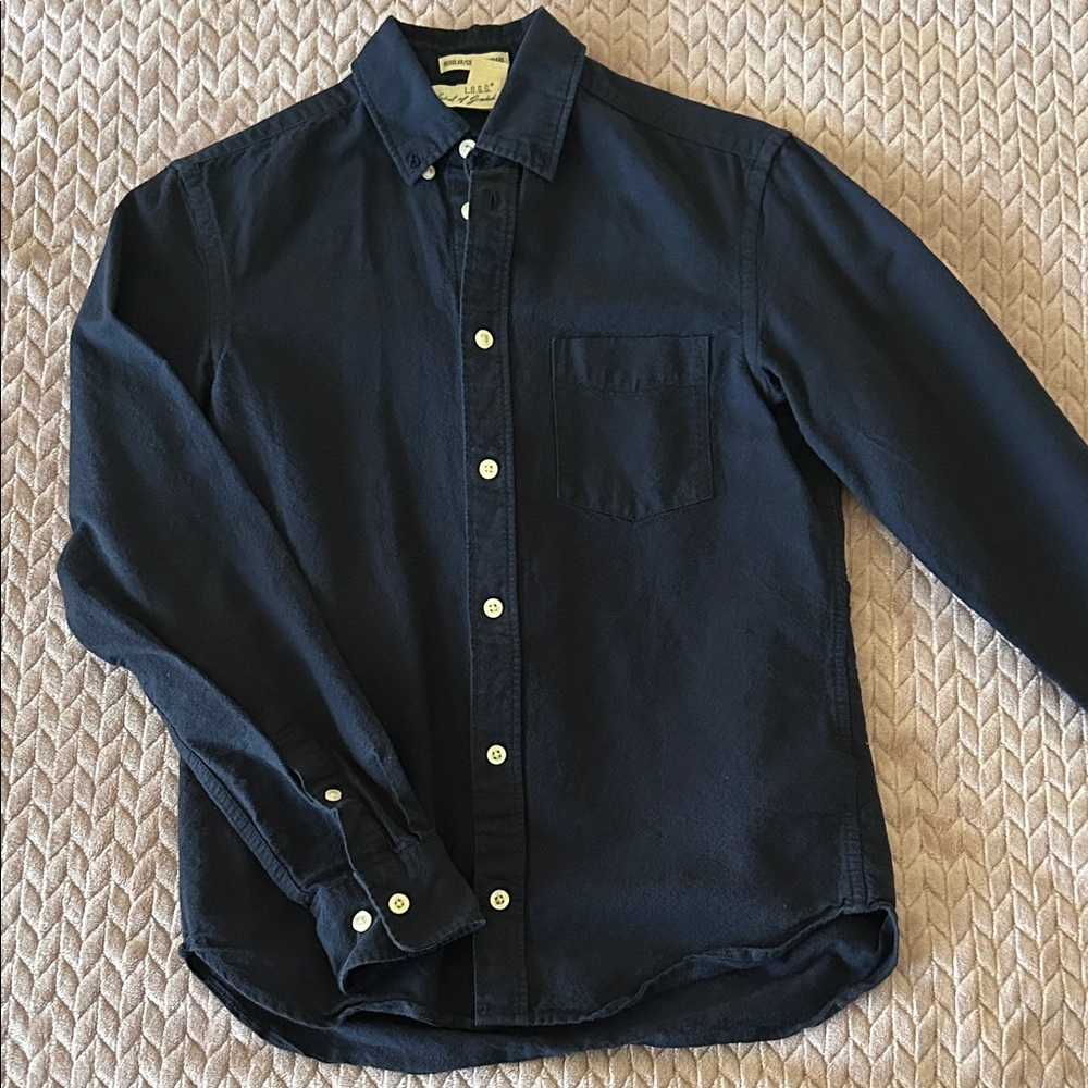 Men's Navy Blue Button-Up Shirt